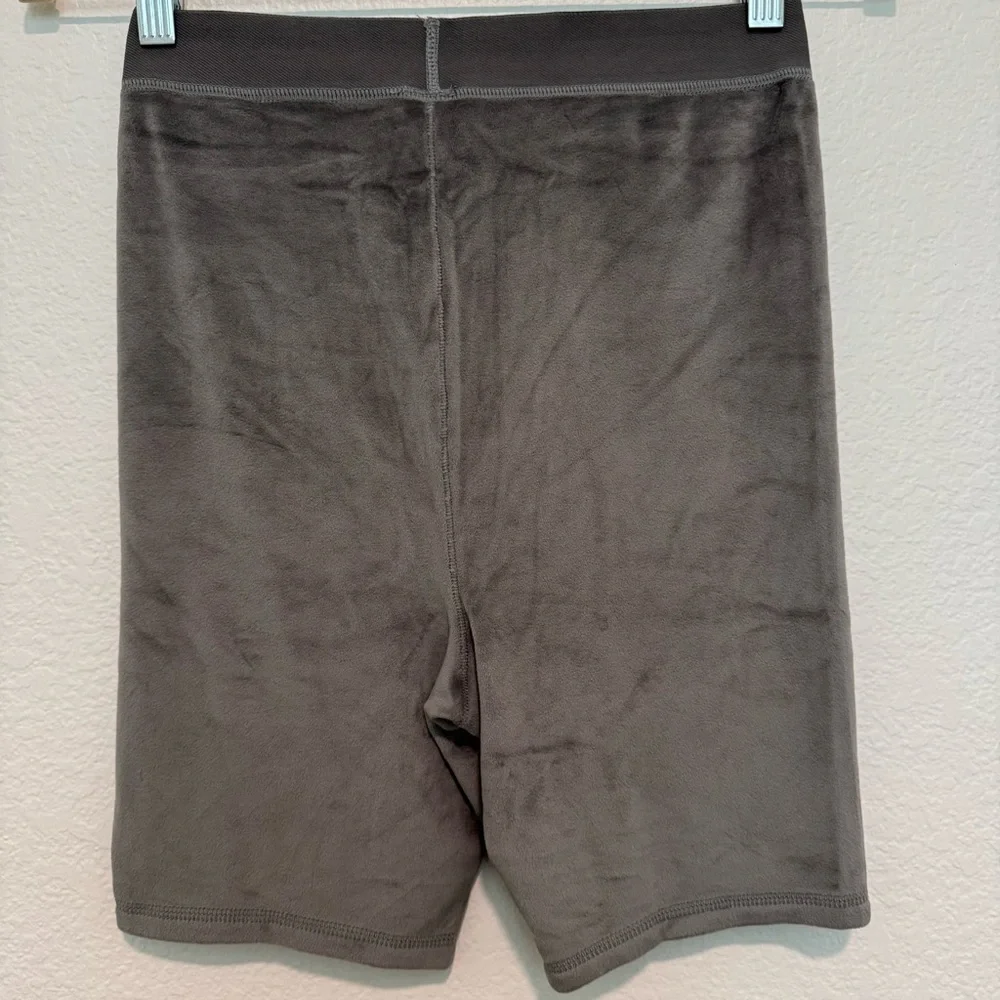 SKIMS Velour Bike Shorts in Gunmetal - Medium - Picture 4 of 6